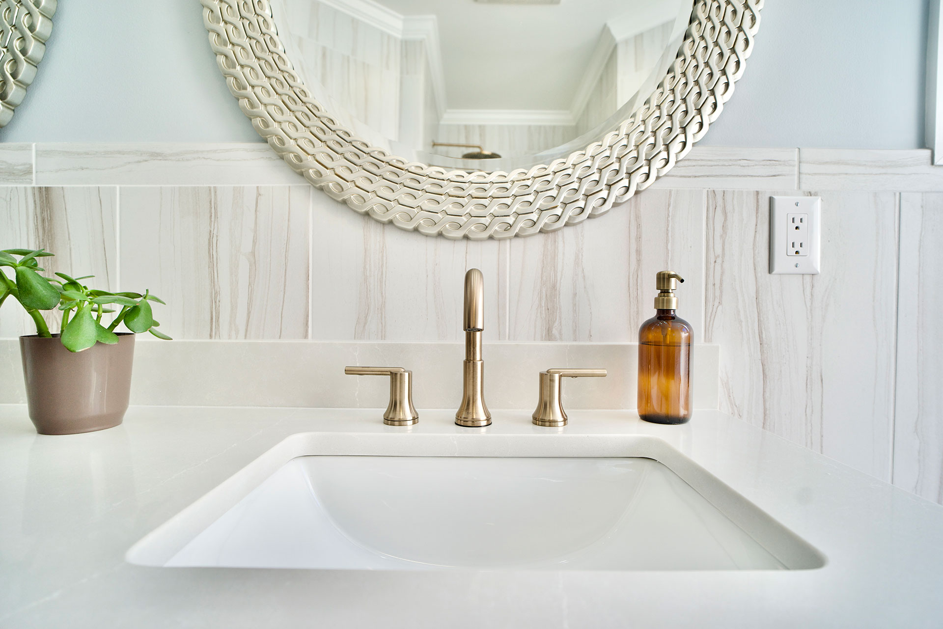 Beautiful Modern Master bathroom design and remodel by Riverbirch Remodeling