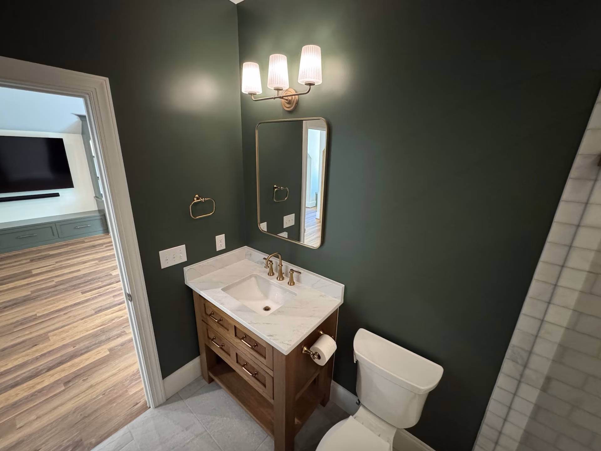 Third-floor bathroom vanity, mirror, and 3 light fixture Third-floor bathroom vanity, mirror, and 3 light fixture